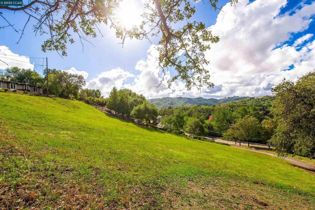 8 Gable Lane Lafayette CA 94549
