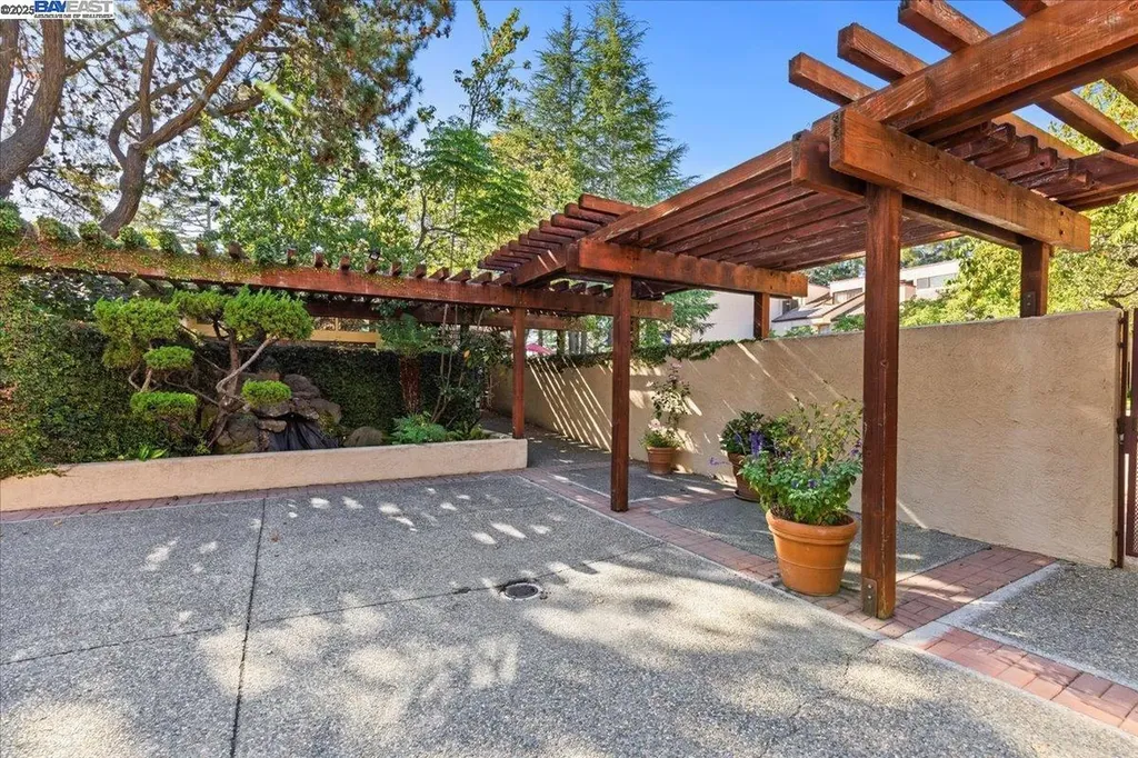 25912 Hayward Boulevard Hayward CA 94542