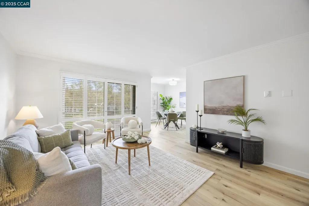 Emeryville CA, 4 Commodore Drive, Unit D335