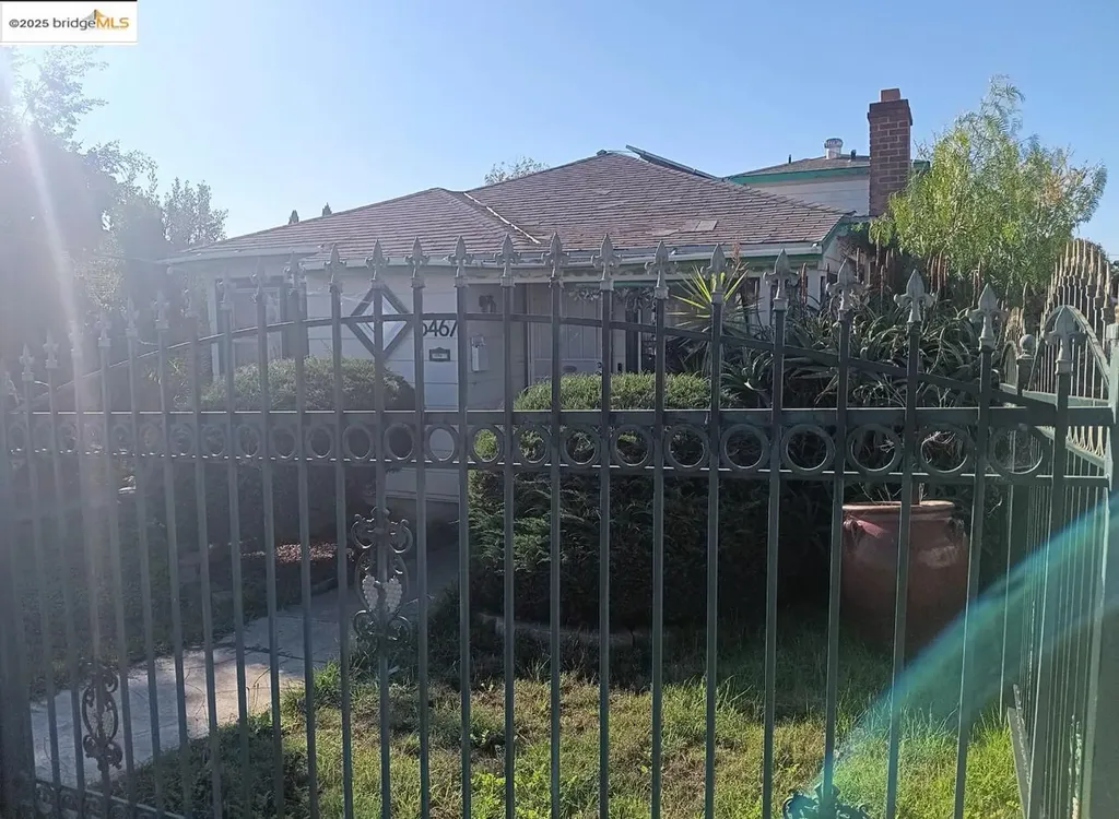 5467 Crittenden Street Oakland CA 94601
