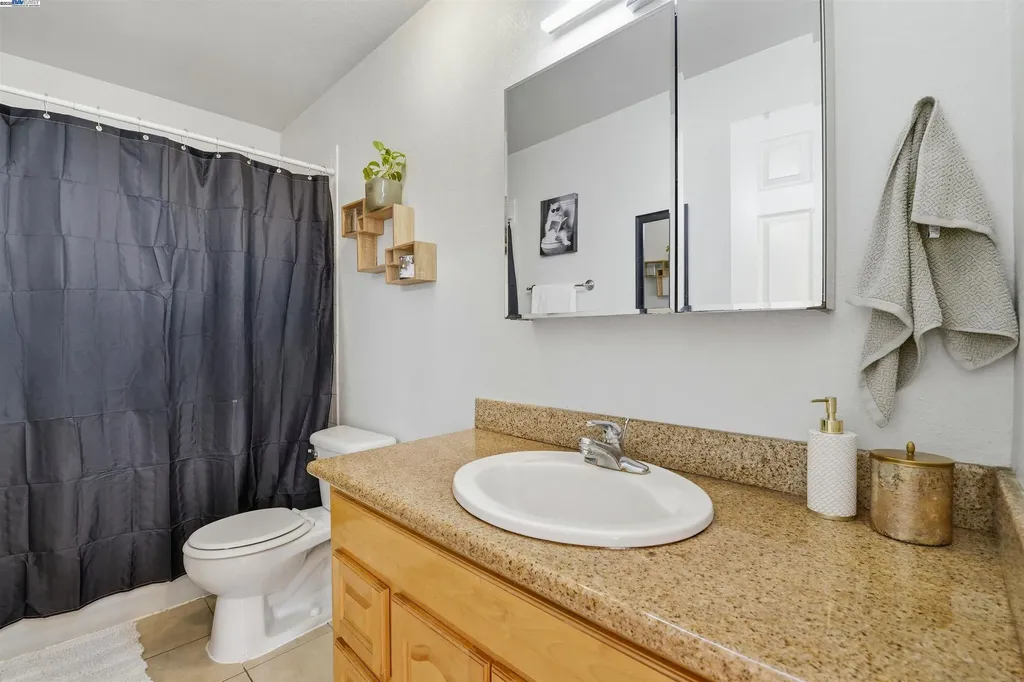2131 Lakeview Circle Pittsburg CA 94565
