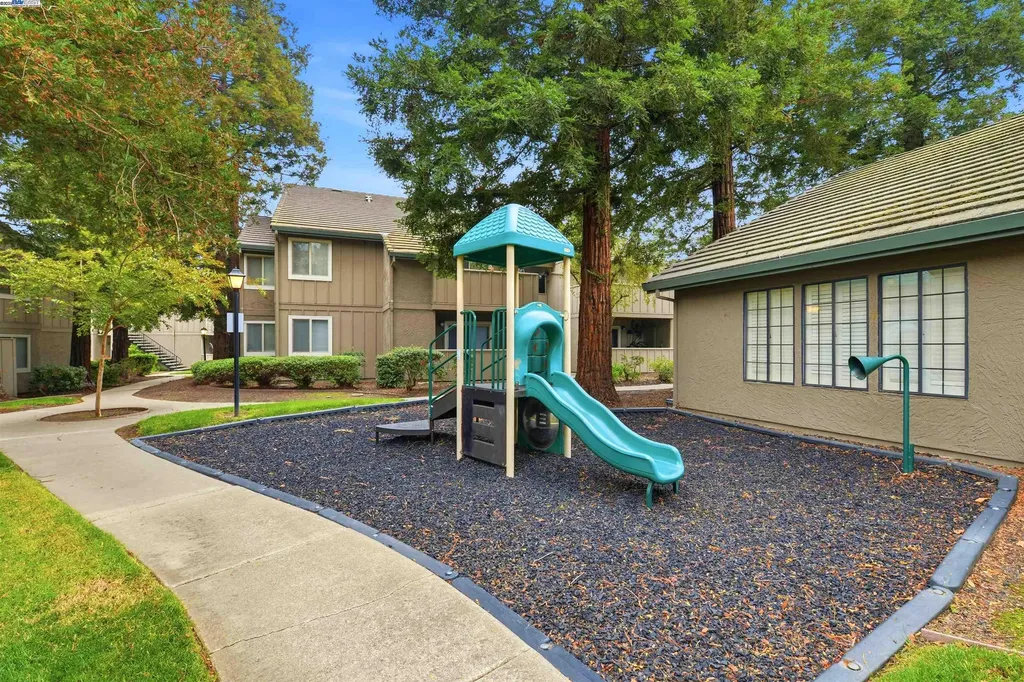 2131 Lakeview Circle Pittsburg CA 94565