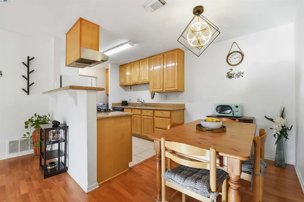 2131 Lakeview Circle Pittsburg CA 94565
