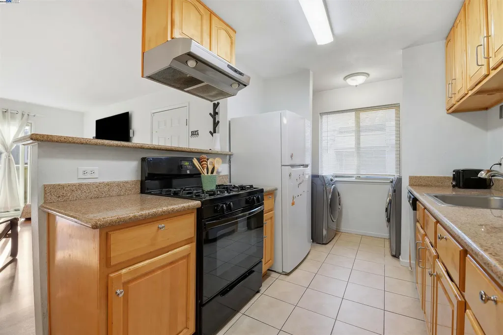 2131 Lakeview Circle Pittsburg CA 94565