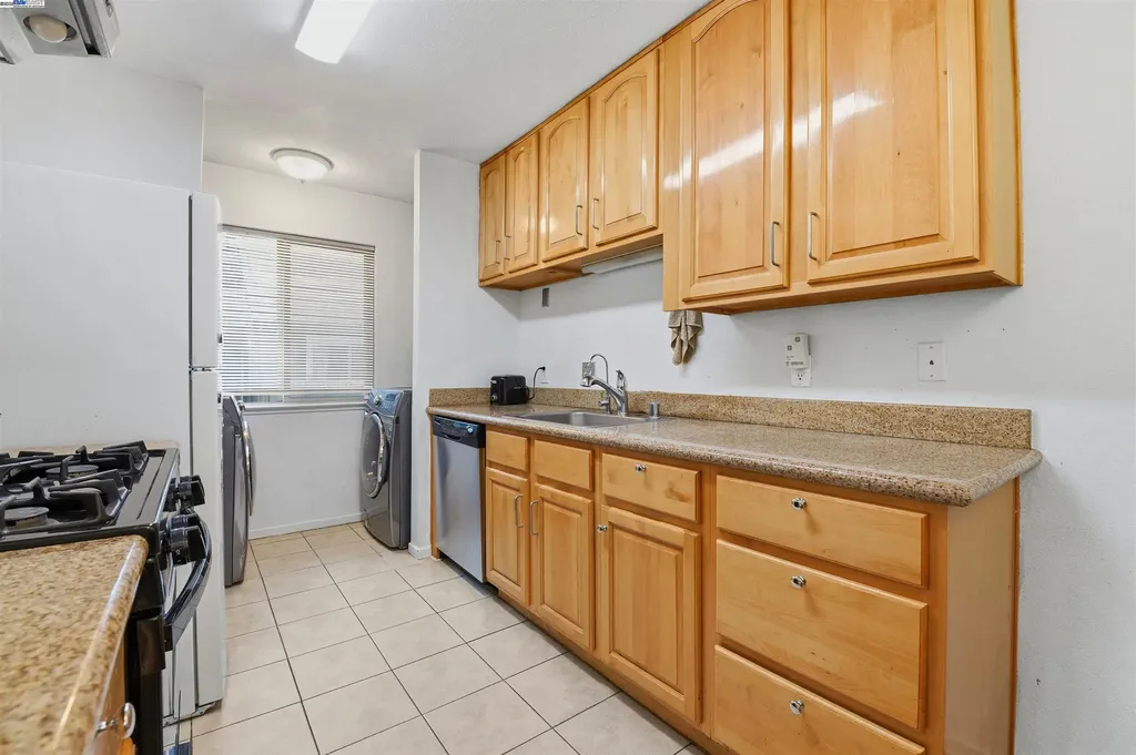 2131 Lakeview Circle Pittsburg CA 94565