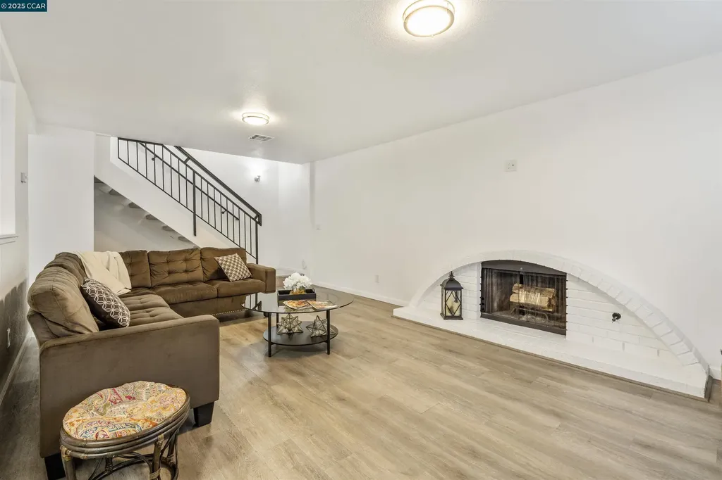 2593 El Portal Drive San Pablo CA 94806