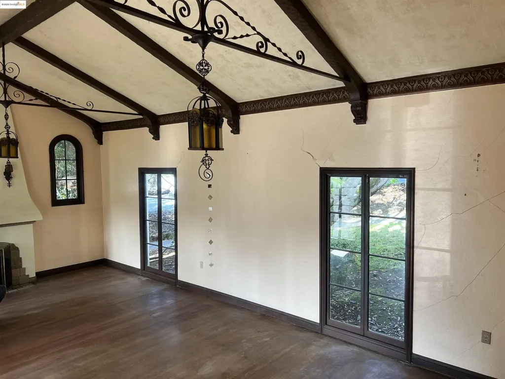 6000 Rockridge Boulevard Oakland CA 94618