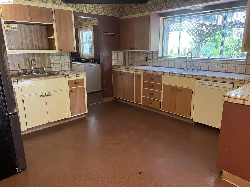 6000 Rockridge Boulevard Oakland CA 94618