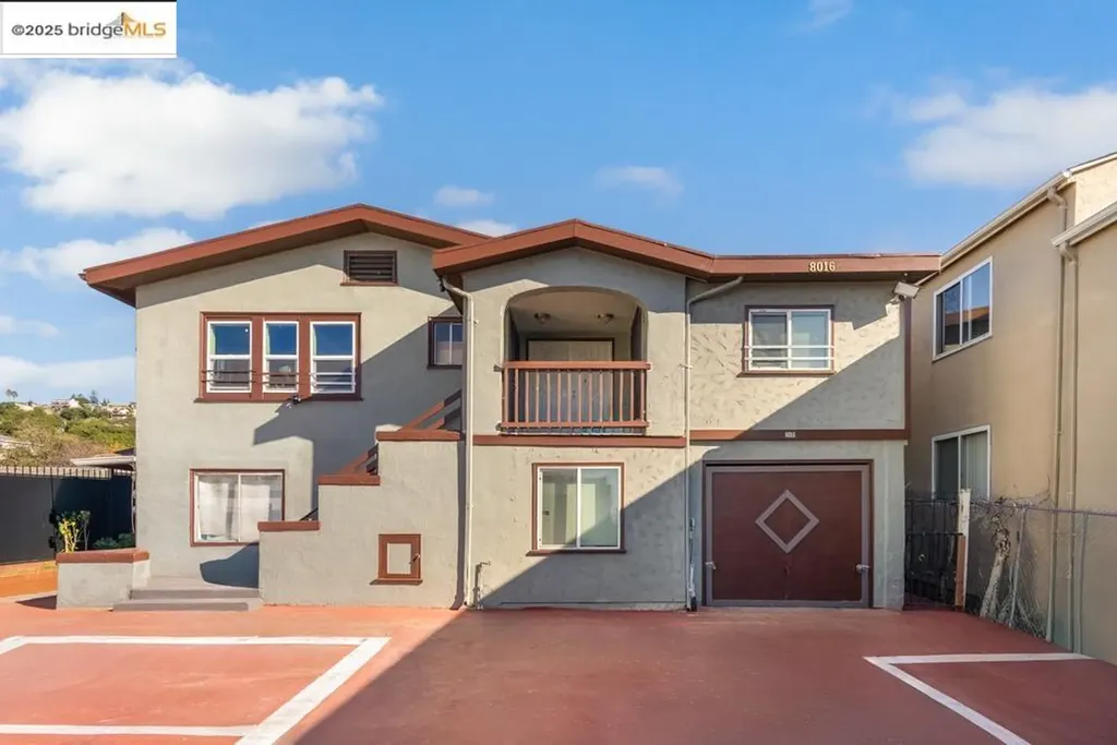 8016 Macarthur Boulevard Oakland CA 94605