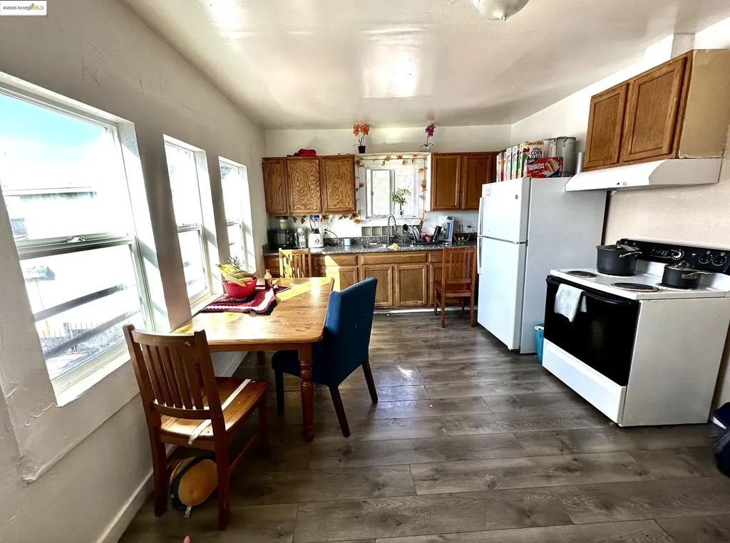 8016 Macarthur Boulevard Oakland CA 94605