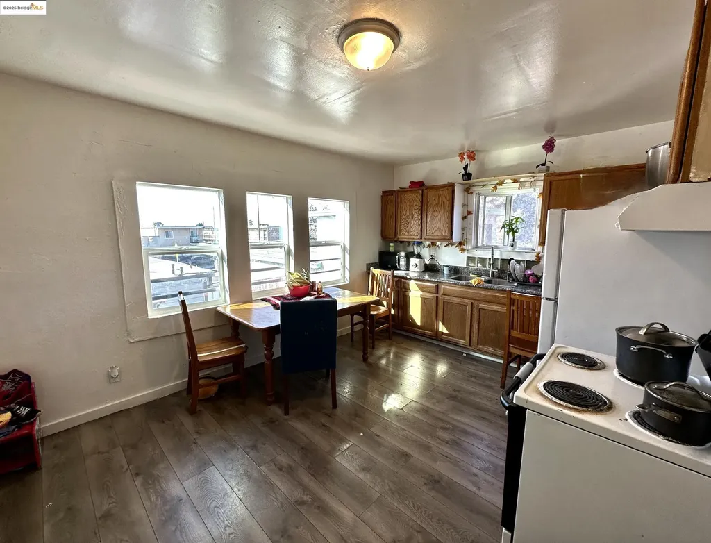 8016 Macarthur Boulevard Oakland CA 94605
