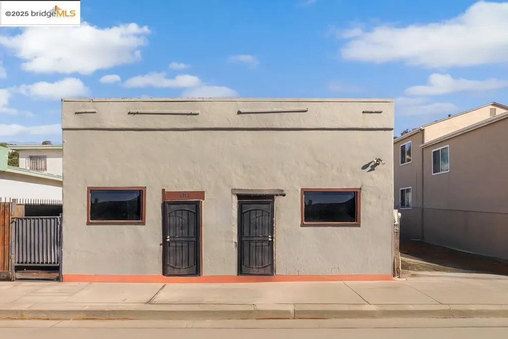 8016 Macarthur Boulevard Oakland CA 94605
