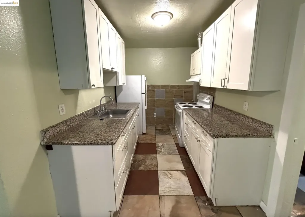 8016 Macarthur Boulevard Oakland CA 94605