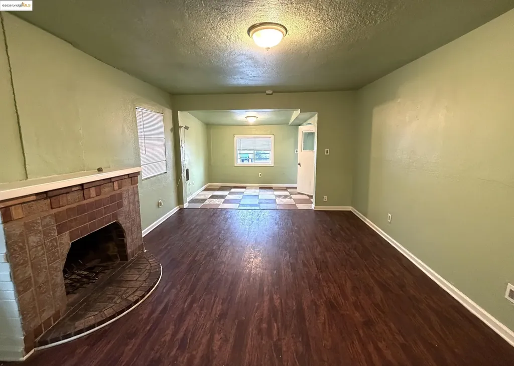 8016 Macarthur Boulevard Oakland CA 94605