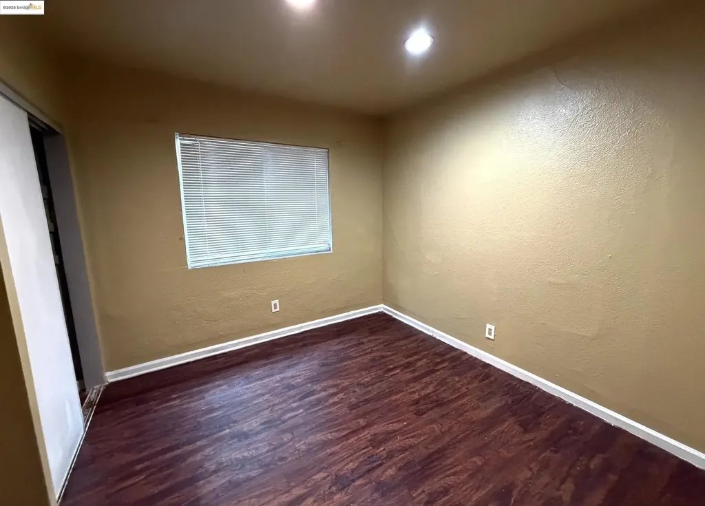 8016 Macarthur Boulevard Oakland CA 94605
