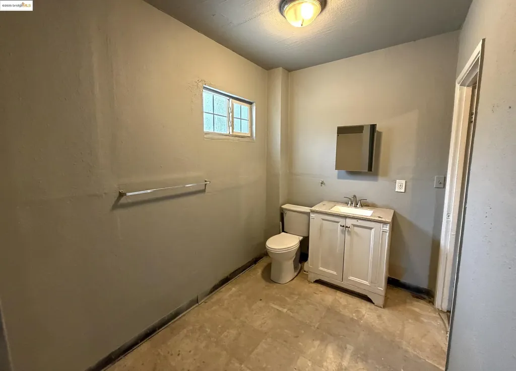 8016 Macarthur Boulevard Oakland CA 94605