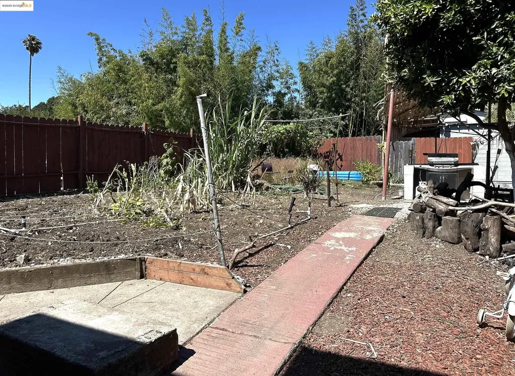 8016 Macarthur Boulevard Oakland CA 94605