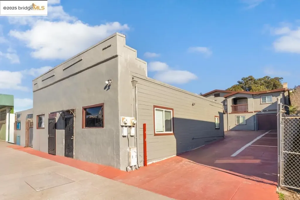 8016 Macarthur Boulevard Oakland CA 94605