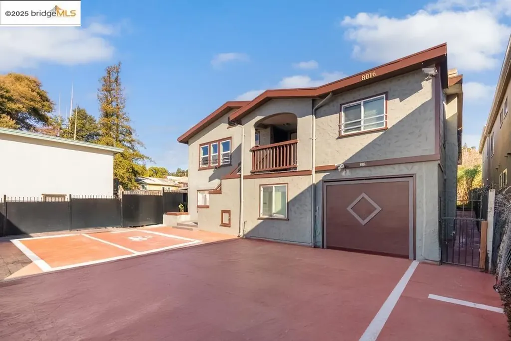 8016 Macarthur Boulevard Oakland CA 94605