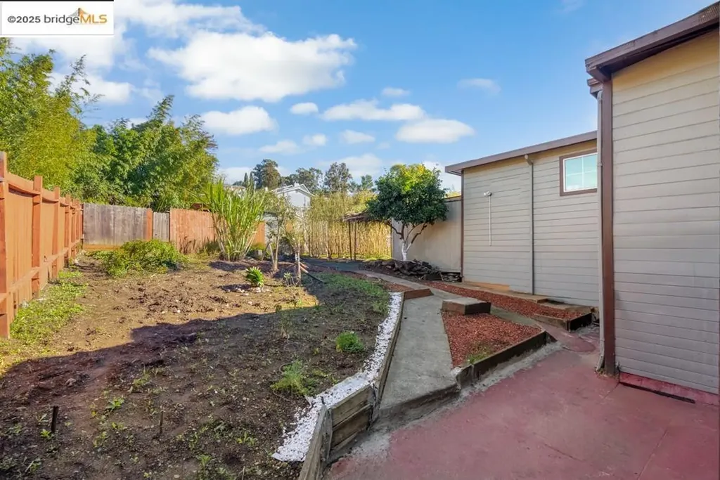 8016 Macarthur Boulevard Oakland CA 94605