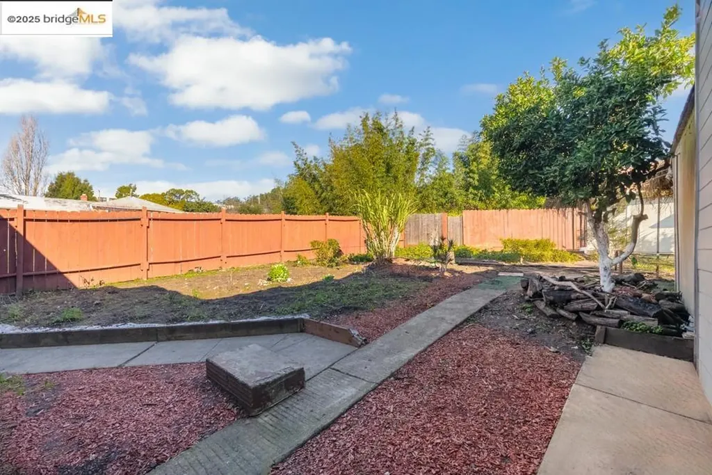 8016 Macarthur Boulevard Oakland CA 94605