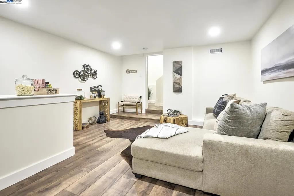 100 Sonia Street Oakland CA 94618