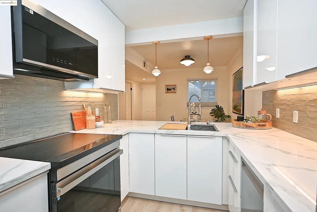 550 Canyon Oaks Drive Oakland CA 94605