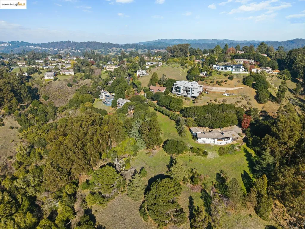 11330 Lochard Street Oakland CA 94605