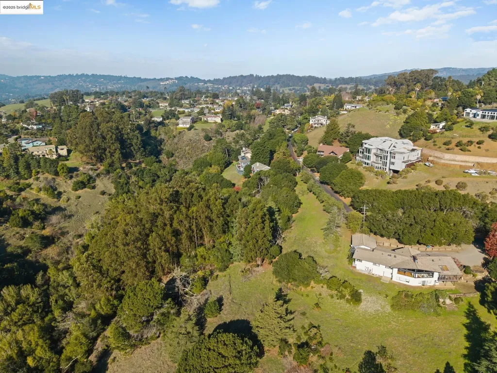 11330 Lochard Street Oakland CA 94605