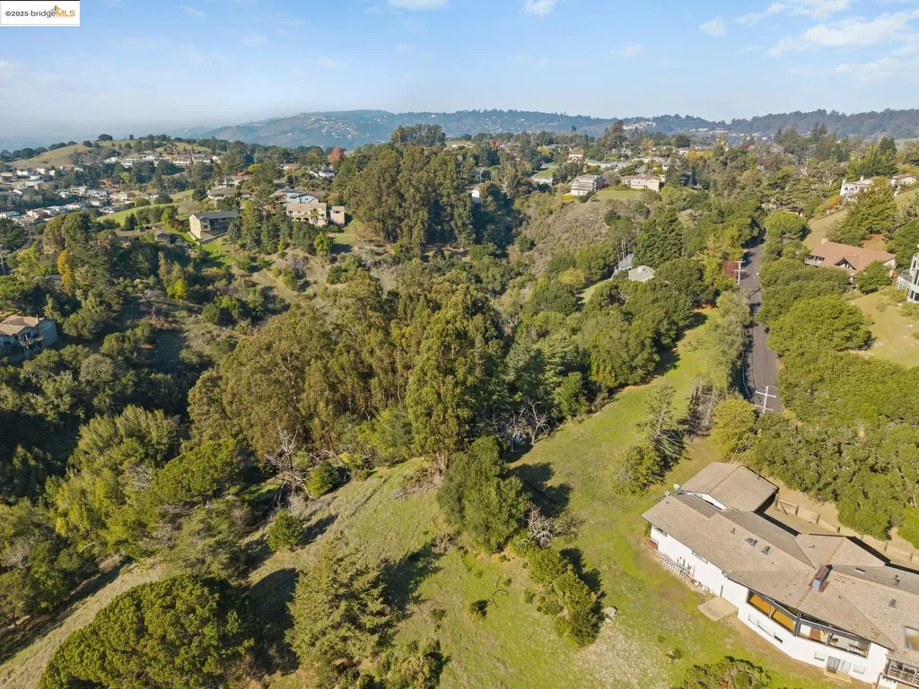 11330 Lochard Street Oakland CA 94605