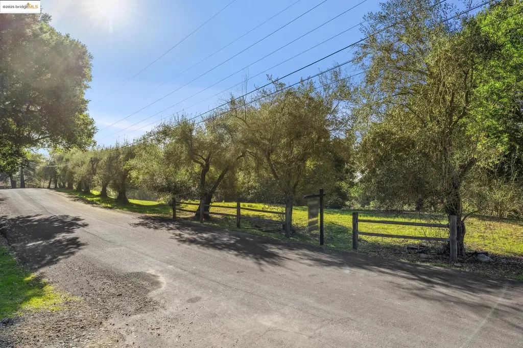 11330 Lochard Street Oakland CA 94605