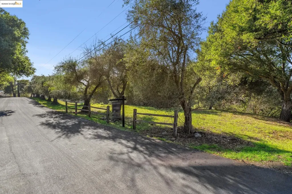 11330 Lochard Street Oakland CA 94605