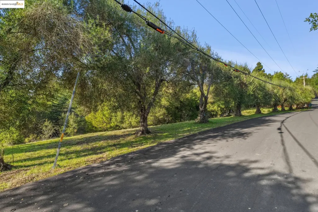 11330 Lochard Street Oakland CA 94605