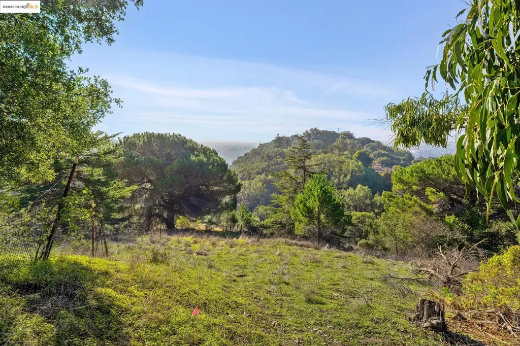 11330 Lochard Street Oakland CA 94605
