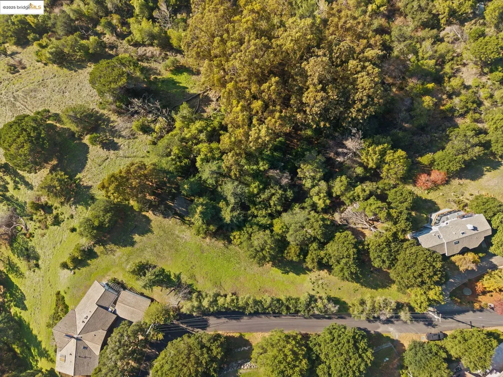 11330 Lochard Street Oakland CA 94605