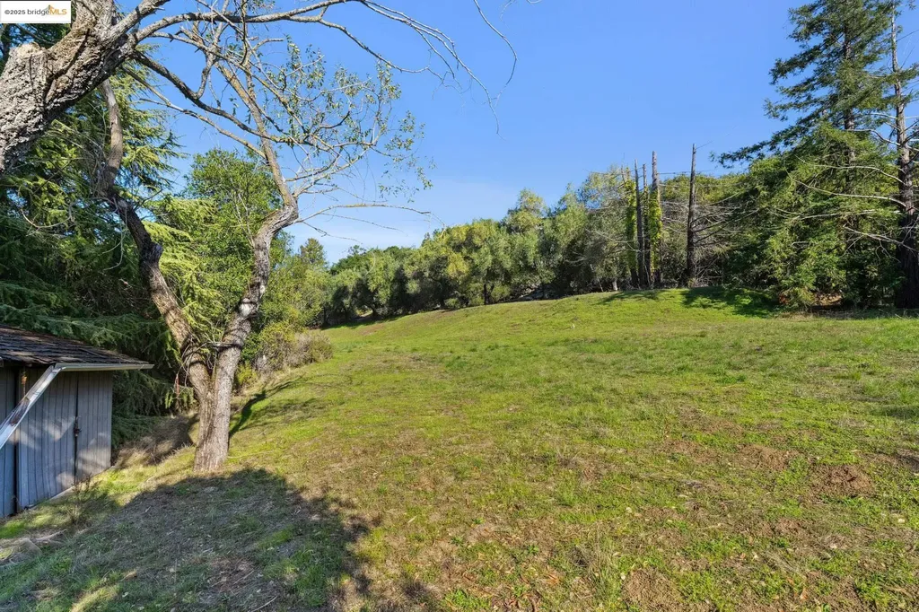 11330 Lochard Street Oakland CA 94605