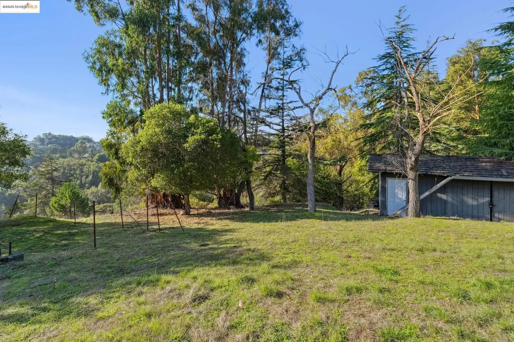 11330 Lochard Street Oakland CA 94605