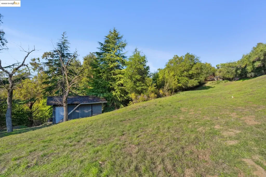 11330 Lochard Street Oakland CA 94605