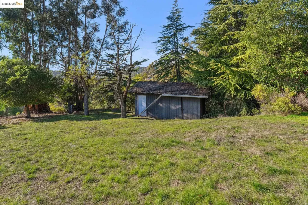 11330 Lochard Street Oakland CA 94605