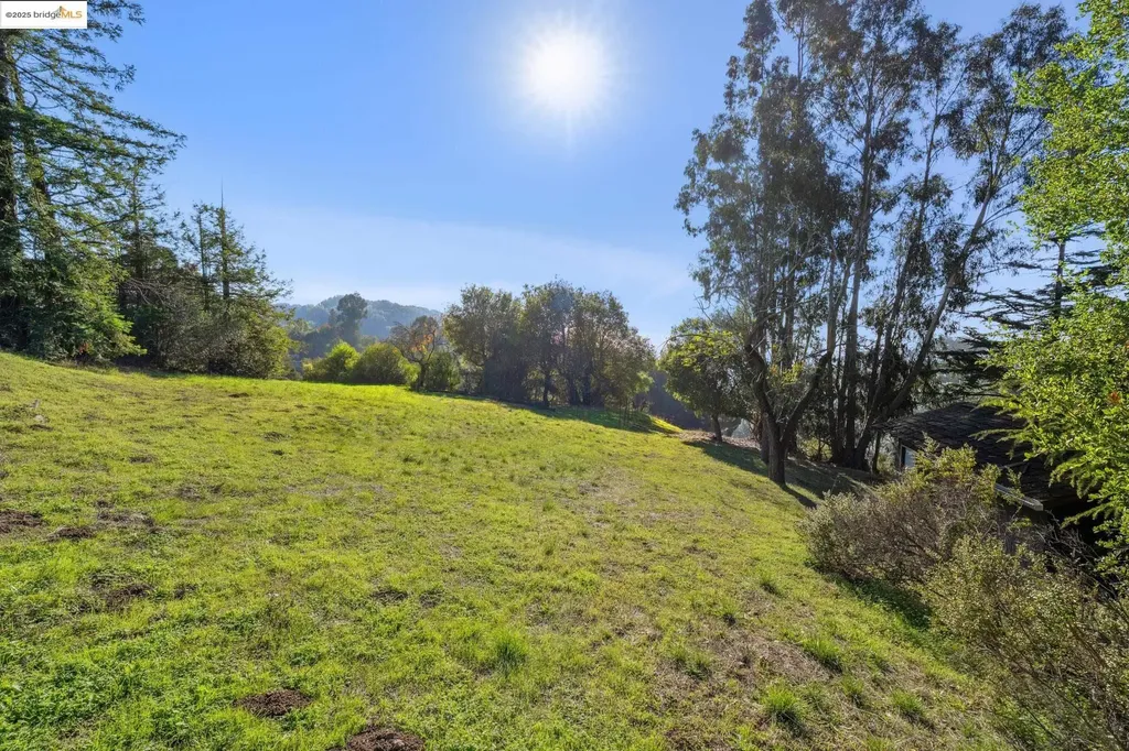 11330 Lochard Street Oakland CA 94605
