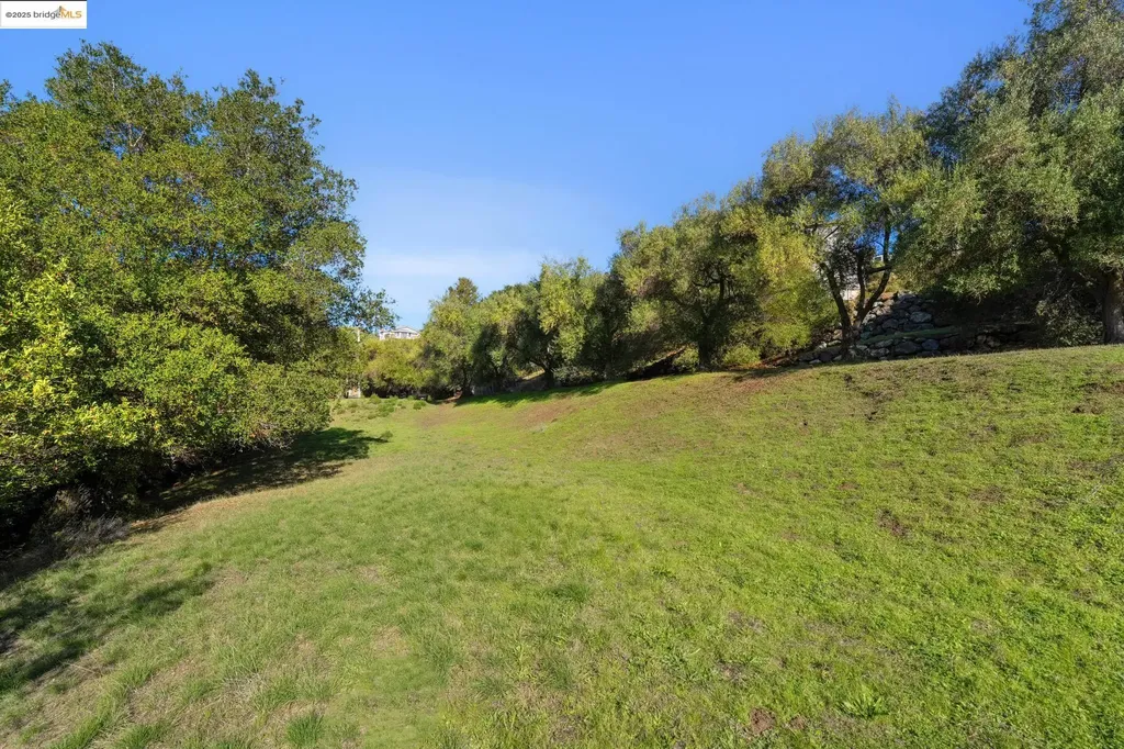 11330 Lochard Street Oakland CA 94605