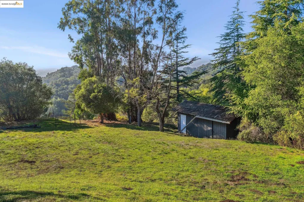 11330 Lochard Street Oakland CA 94605