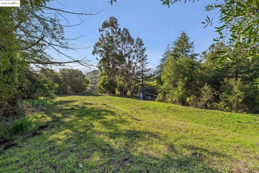 11330 Lochard Street Oakland CA 94605