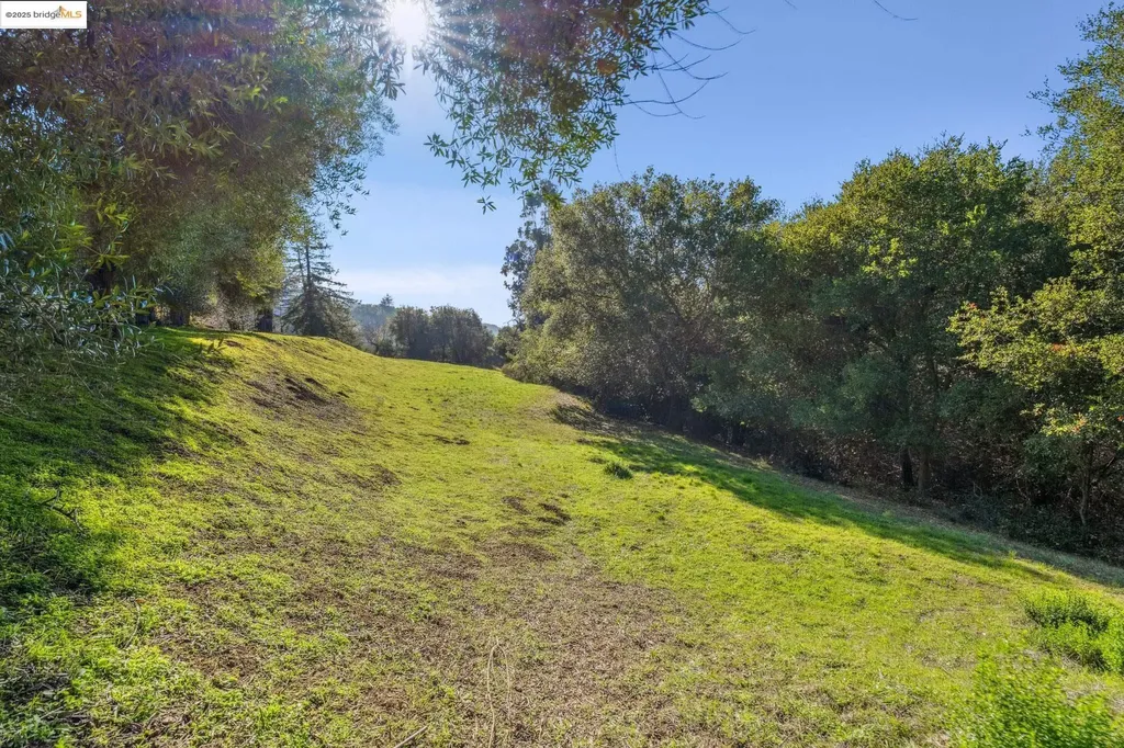 11330 Lochard Street Oakland CA 94605