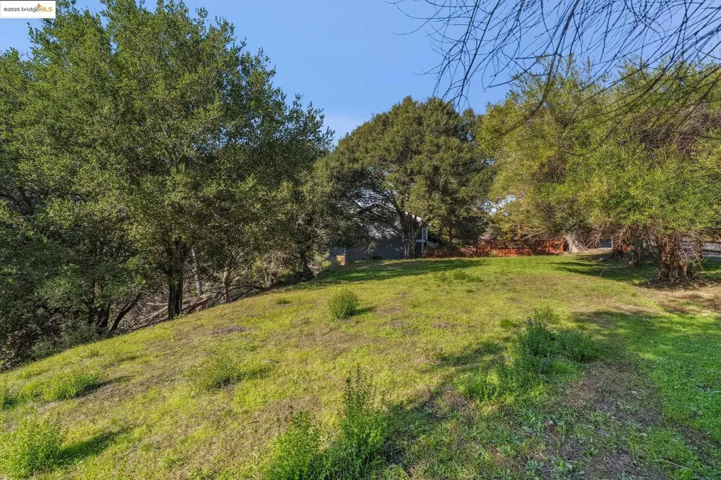 11330 Lochard Street Oakland CA 94605