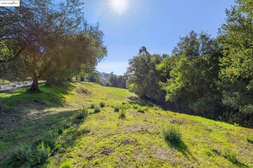 11330 Lochard Street Oakland CA 94605