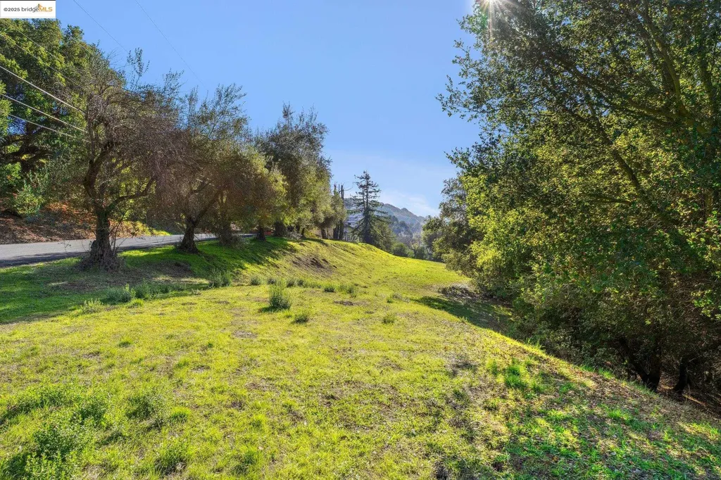 11330 Lochard Street Oakland CA 94605