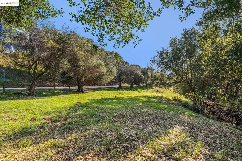 11330 Lochard Street Oakland CA 94605