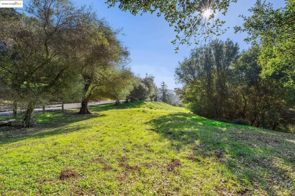 11330 Lochard Street Oakland CA 94605