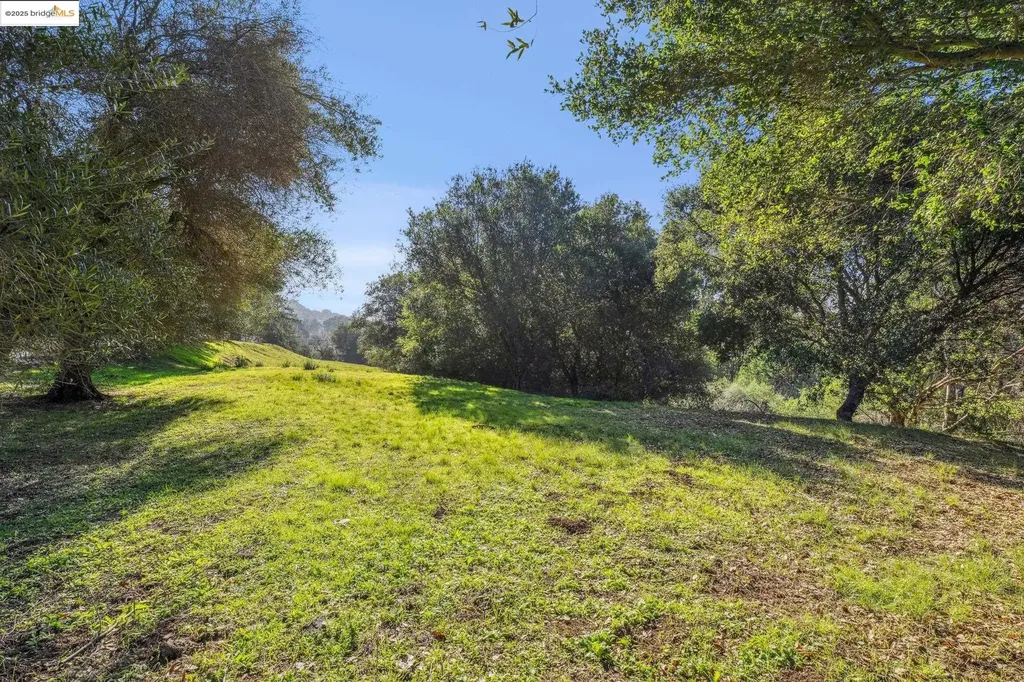 11330 Lochard Street Oakland CA 94605